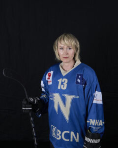 Ela Raymond, joueuse de l'équipe SWHL D de la Neuchâtel Hockey Academy