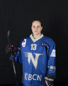 Jade Stolz, joueuse de l'équipe SWHL D de la Neuchâtel Hockey Academy