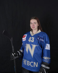 Kenza Delaquis, joueuse de l'équipe SWHL D de la Neuchâtel Hockey Academy